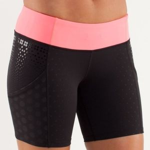 Lululemon Run: Shorty Short Faded Dot Embossed Black / Black / Flash Light